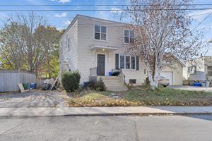 featured image of 2 Park St #1