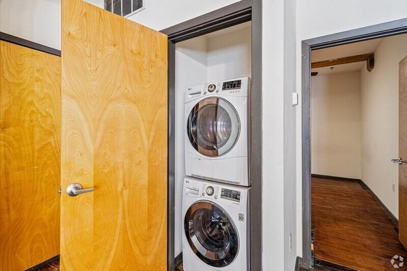 110 S 15th St #204 - Photo 3 of 4