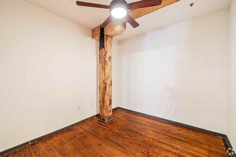 110 S 15th St #204 - Photo 4 of 4