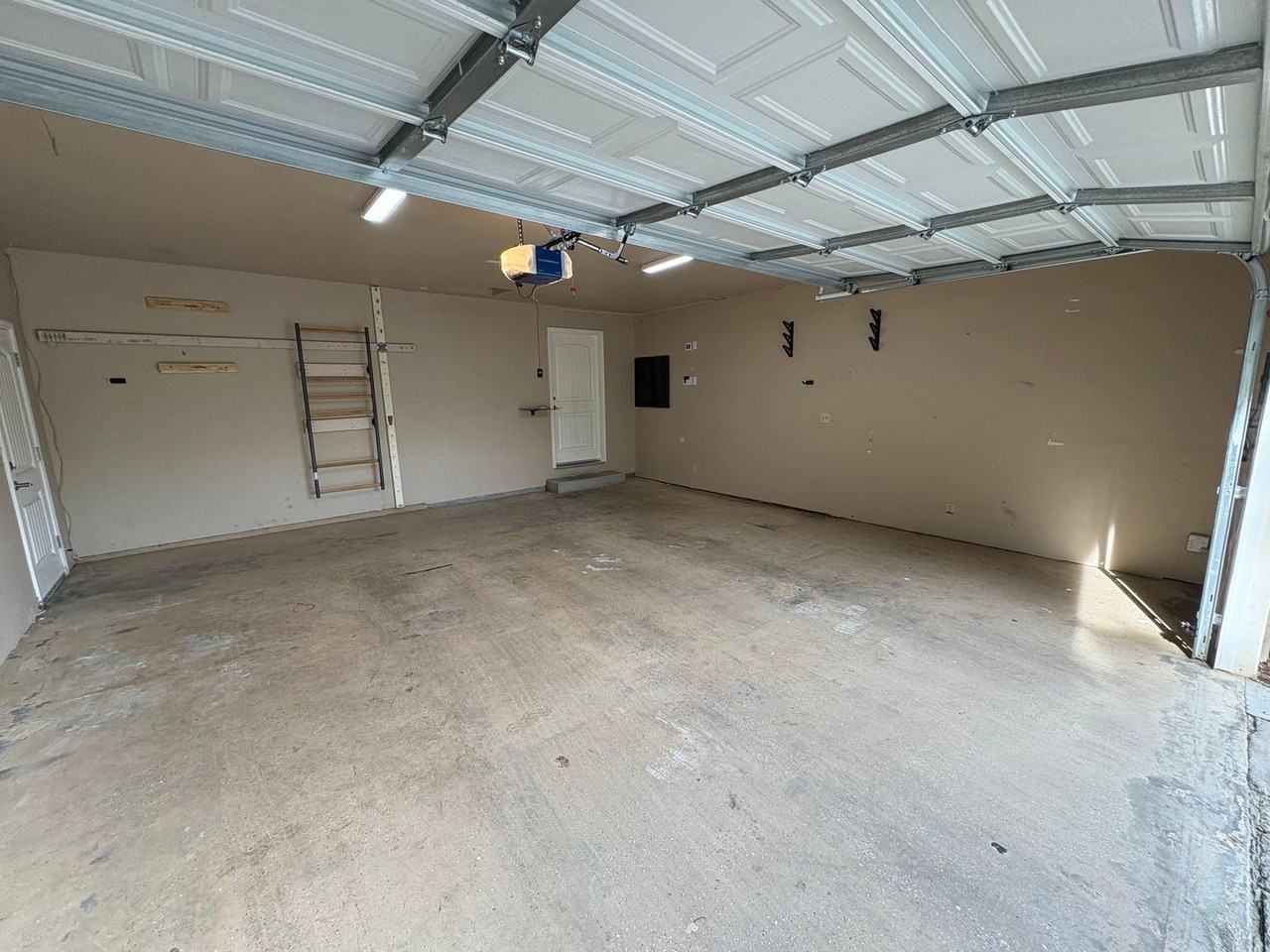 445 N Ofarrell Ct - Photo 2 of 47