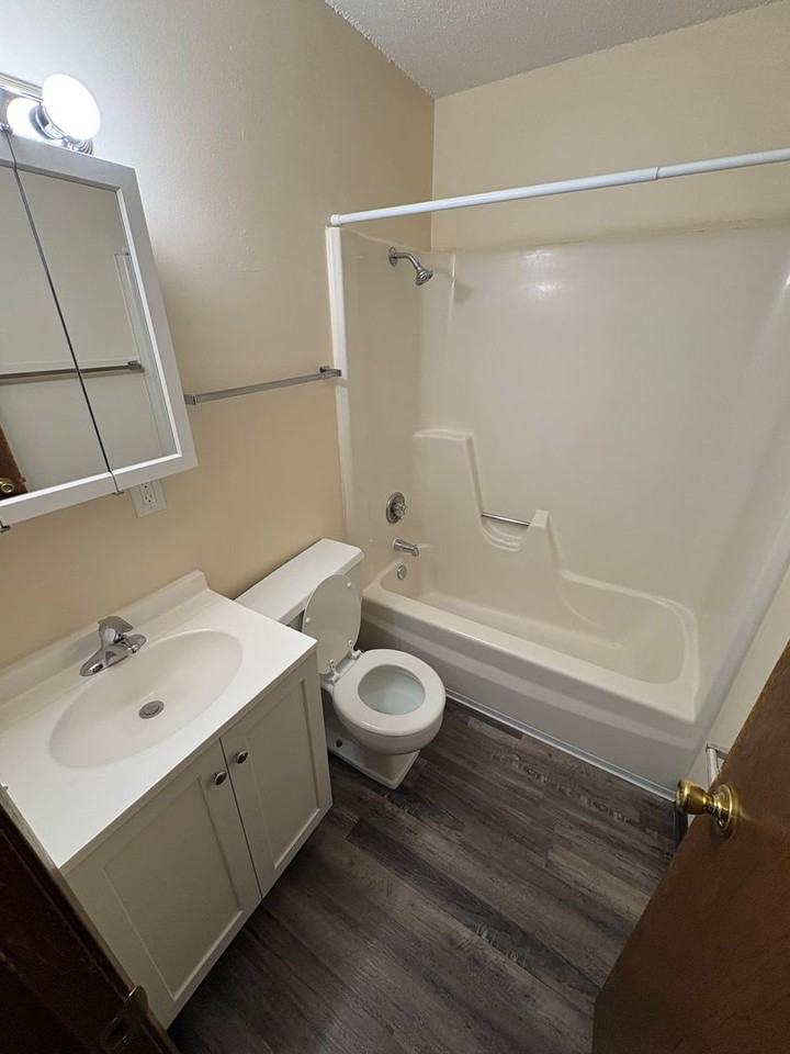 Wedgewood Apartments - Photo 5 of 18