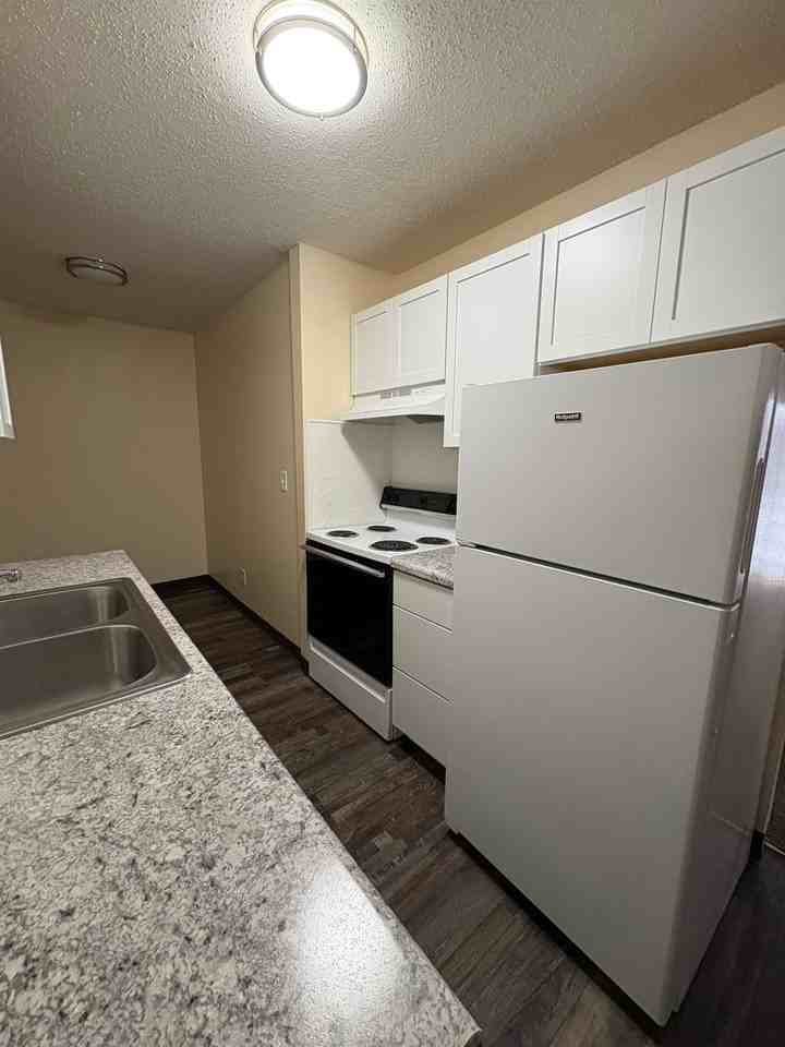 Wedgewood Apartments - Photo 7 of 18