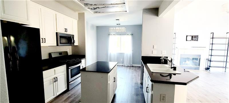 1570 Barkley Ln - Photo 5 of 18