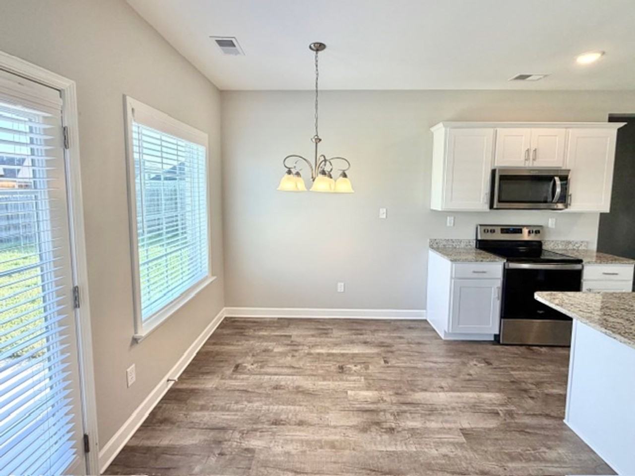5560 Lakeside Cir W - Photo 6 of 12