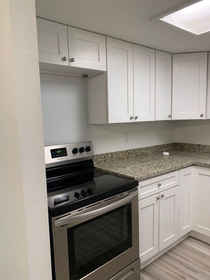 695 Douglas Dr - Photo 3 of 23