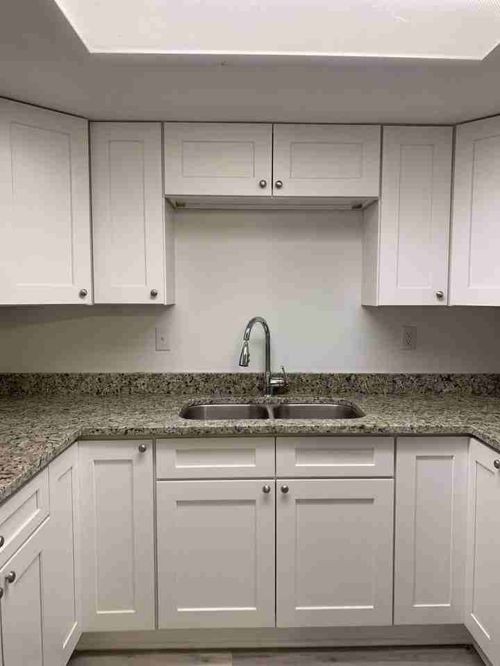 695 Douglas Dr - Photo 4 of 23