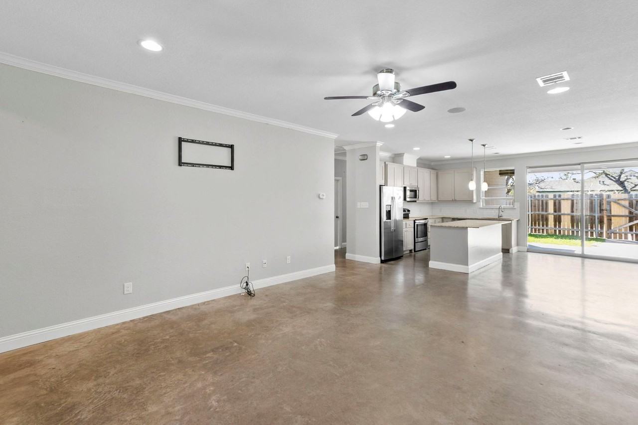 2806 Gordon Ave - Photo 3 of 33