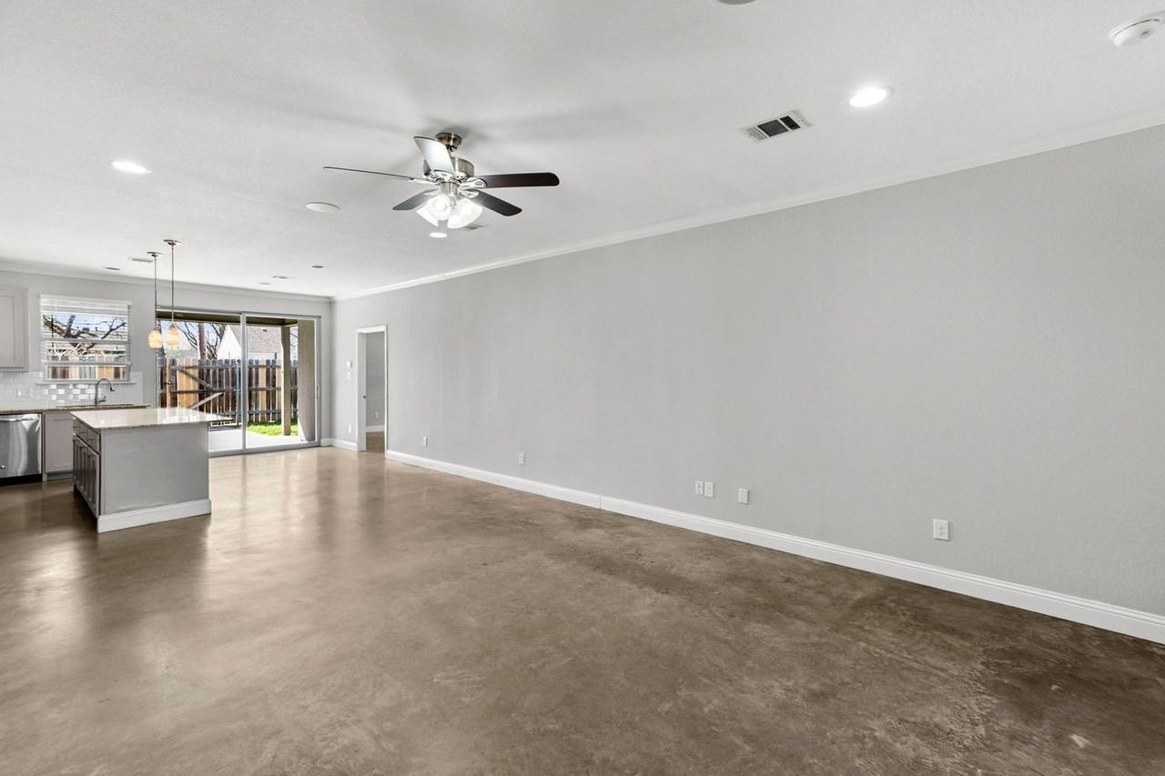 2806 Gordon Ave - Photo 4 of 33