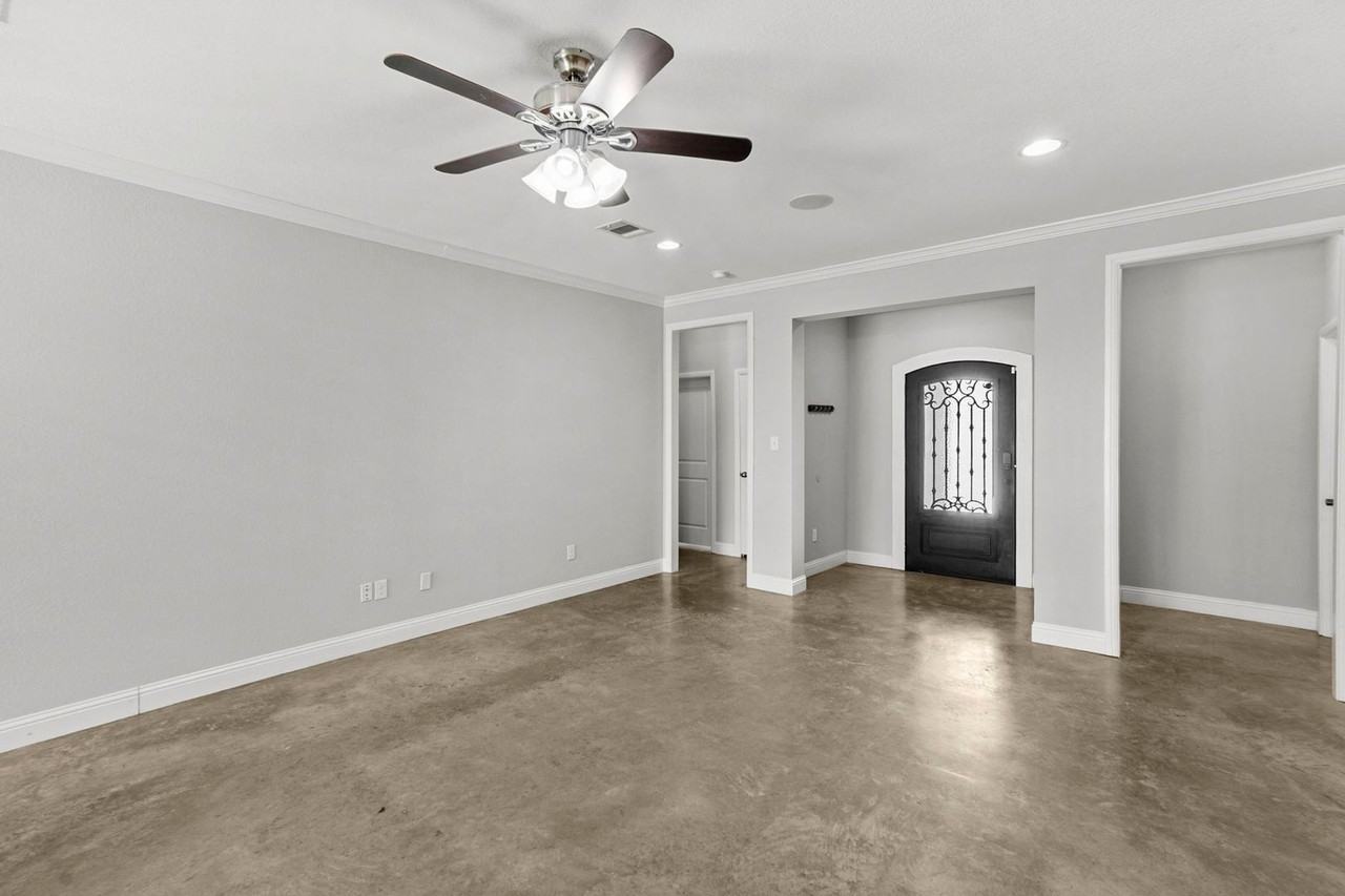 2806 Gordon Ave - Photo 5 of 33
