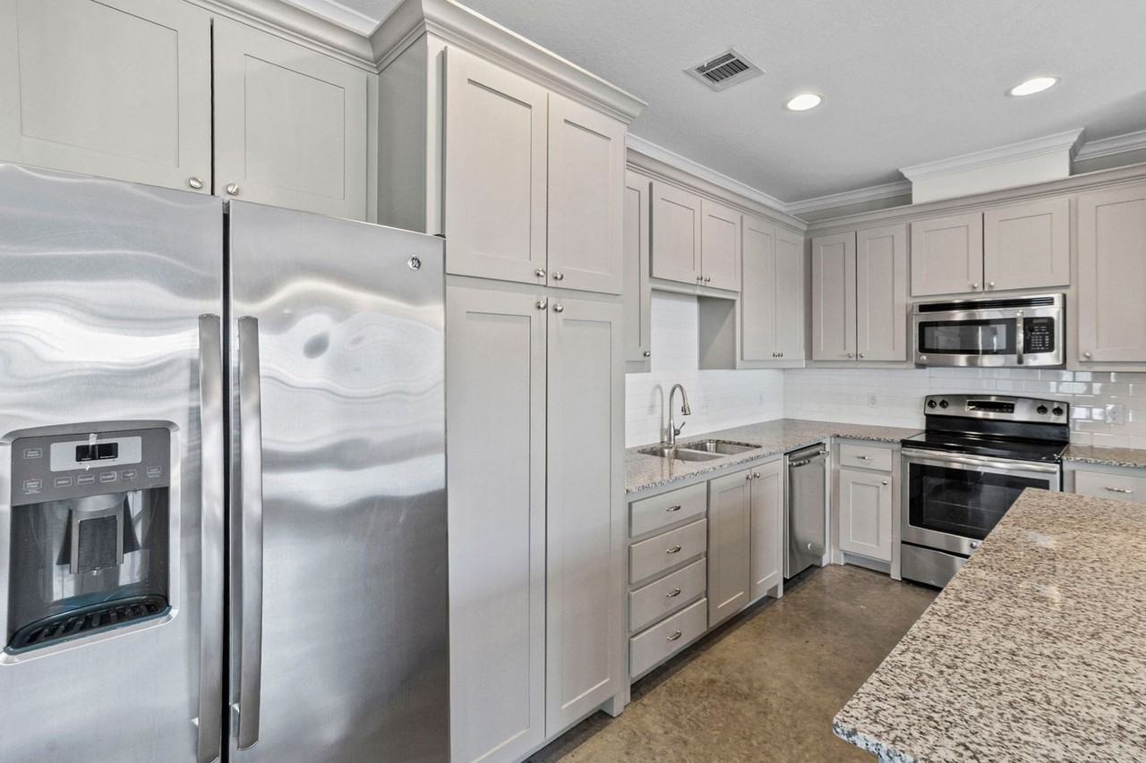 2800 Gordon Ave - Photo 6 of 33