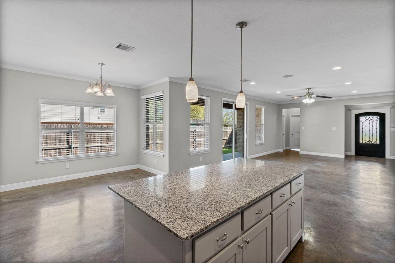 2800 Gordon Ave - Photo 7 of 33