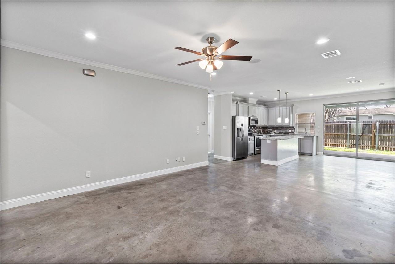 2704 Gordon Ave #1 - Photo 3 of 33