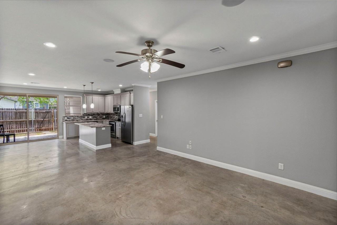 2710 Gordon Ave #1 - Photo 3 of 33