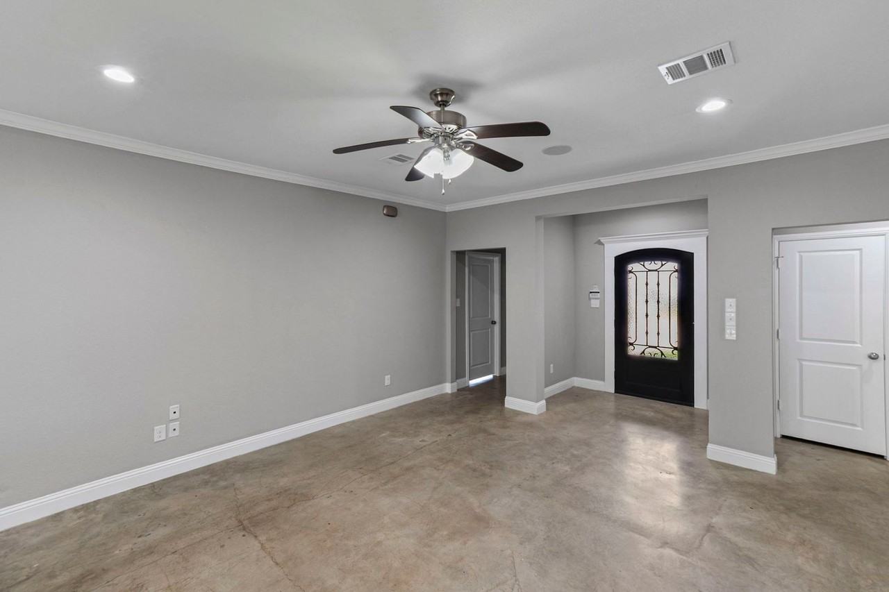 2710 Gordon Ave #1 - Photo 5 of 33
