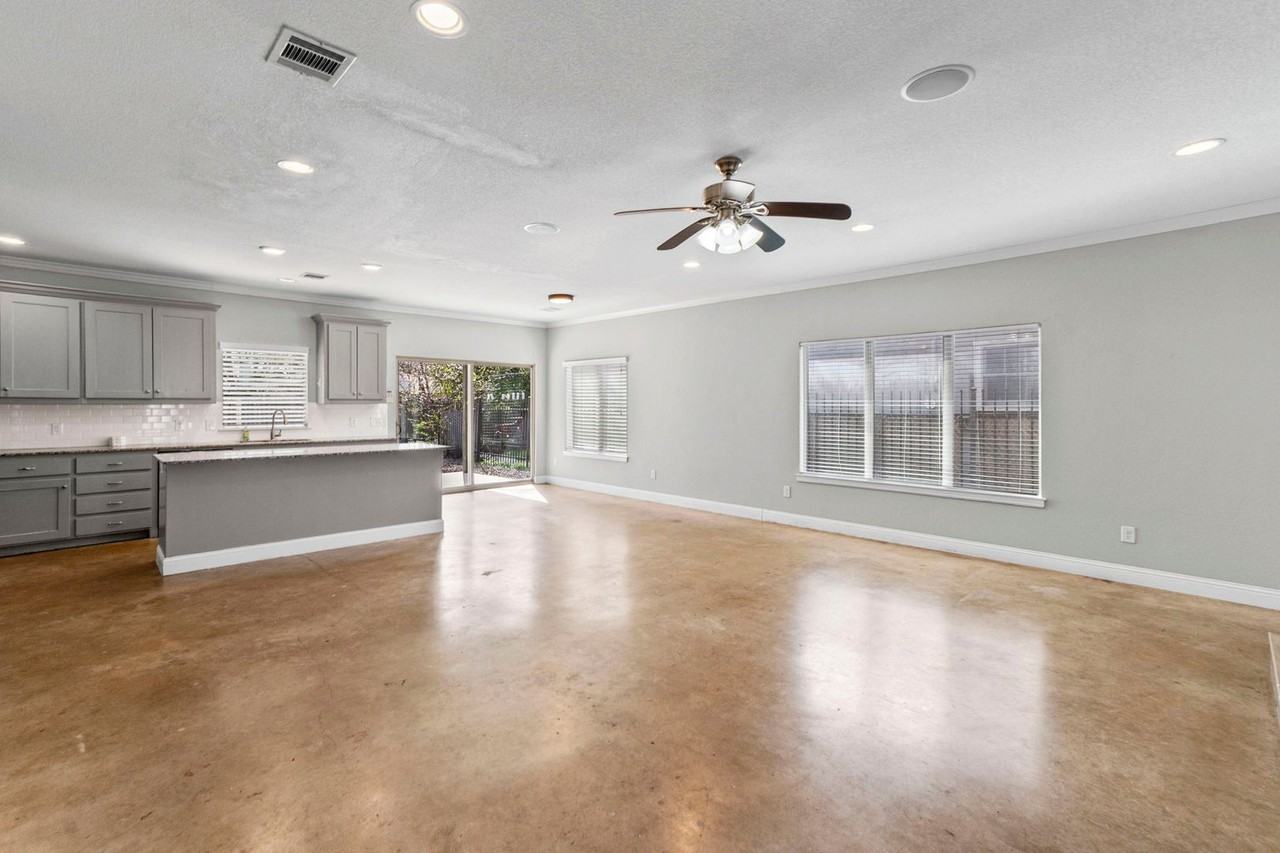 2825 Gordon Ave #1 - Photo 3 of 33