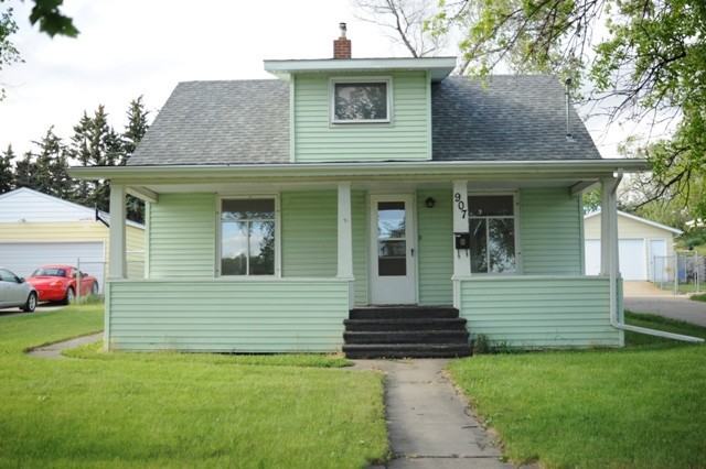 907 9th Ave Ne - Photo 3 of 13