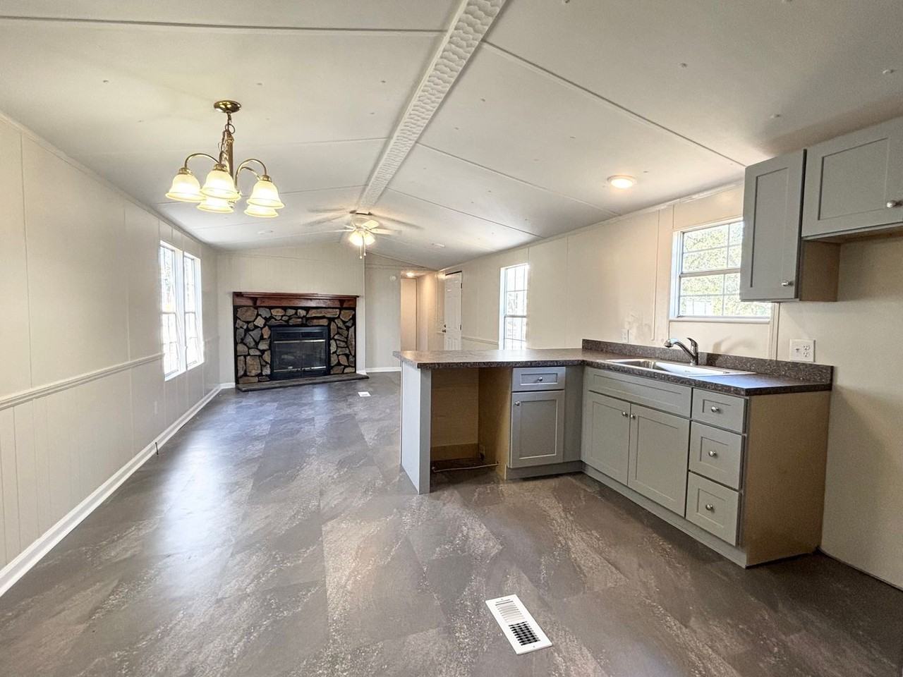 4963 Bud St - Photo 3 of 13