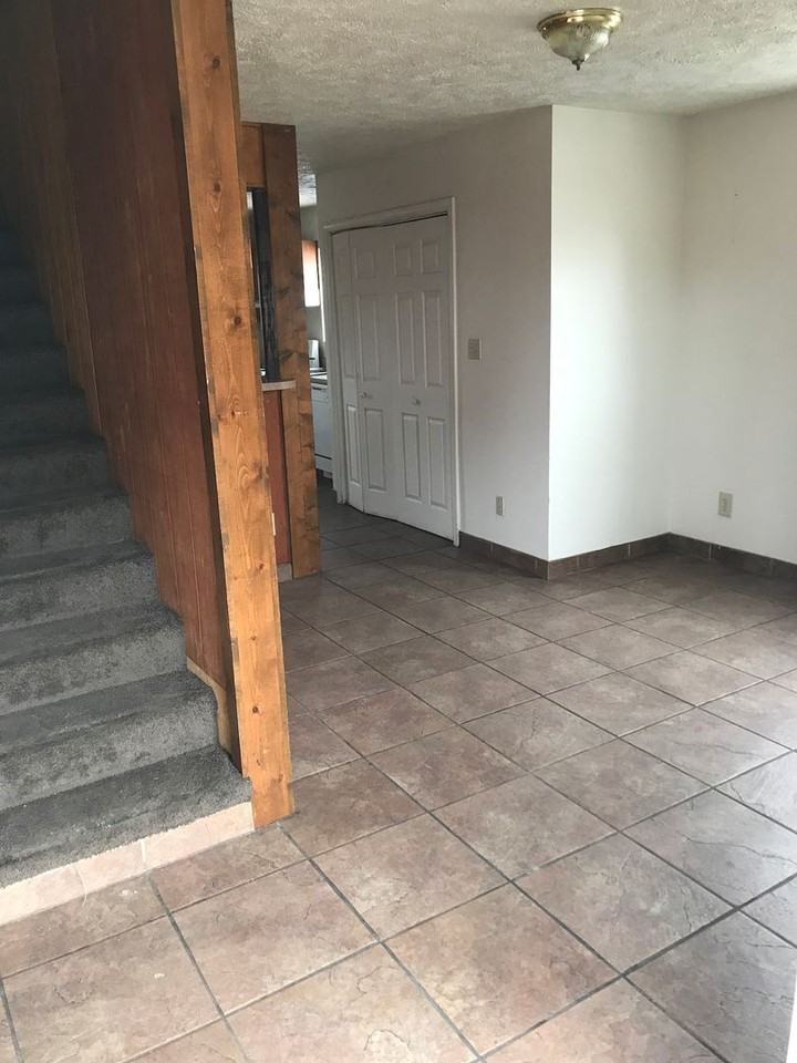 COL401 - Photo 2 of 21