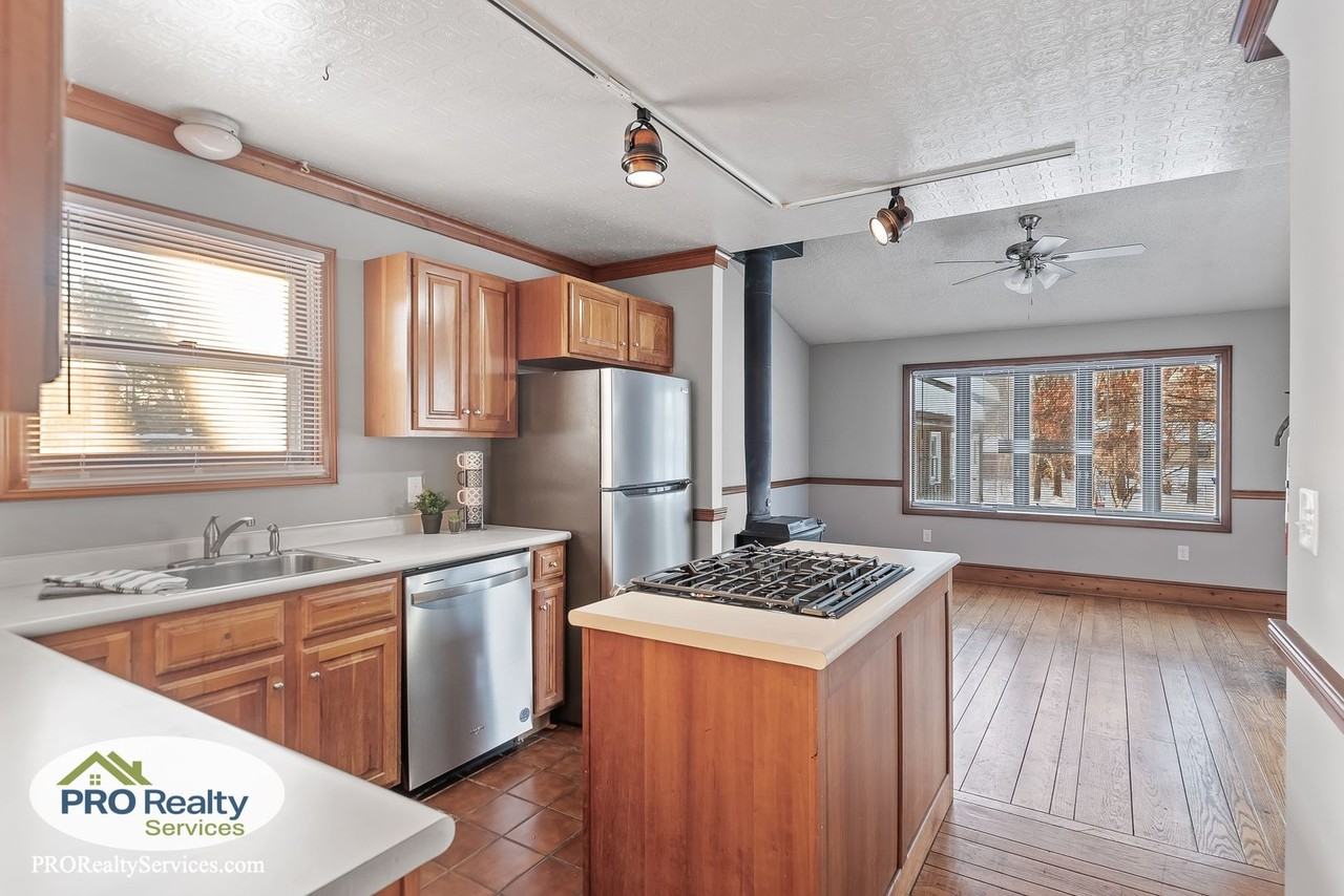 2078 Dorothy Ave - Photo 3 of 30