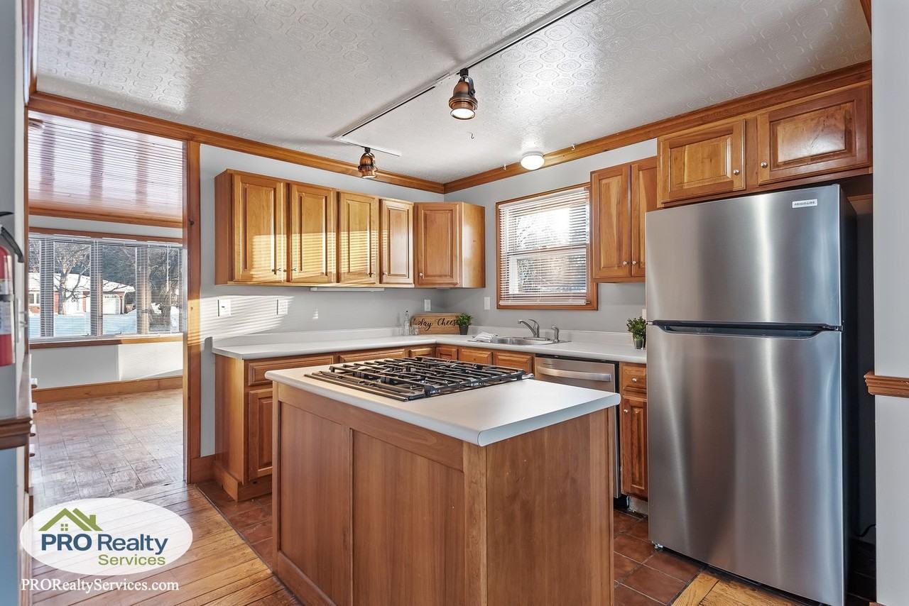 2078 Dorothy Ave - Photo 4 of 30