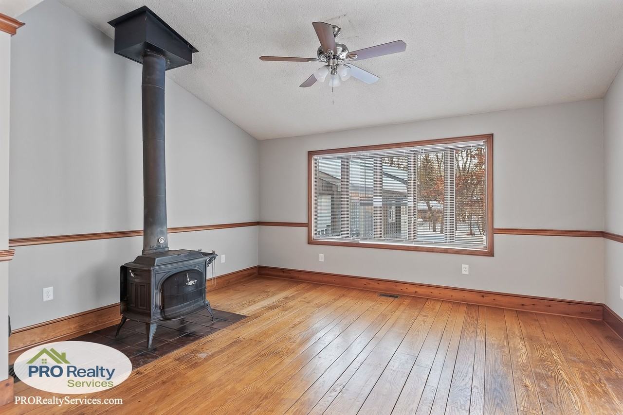 2078 Dorothy Ave - Photo 7 of 30