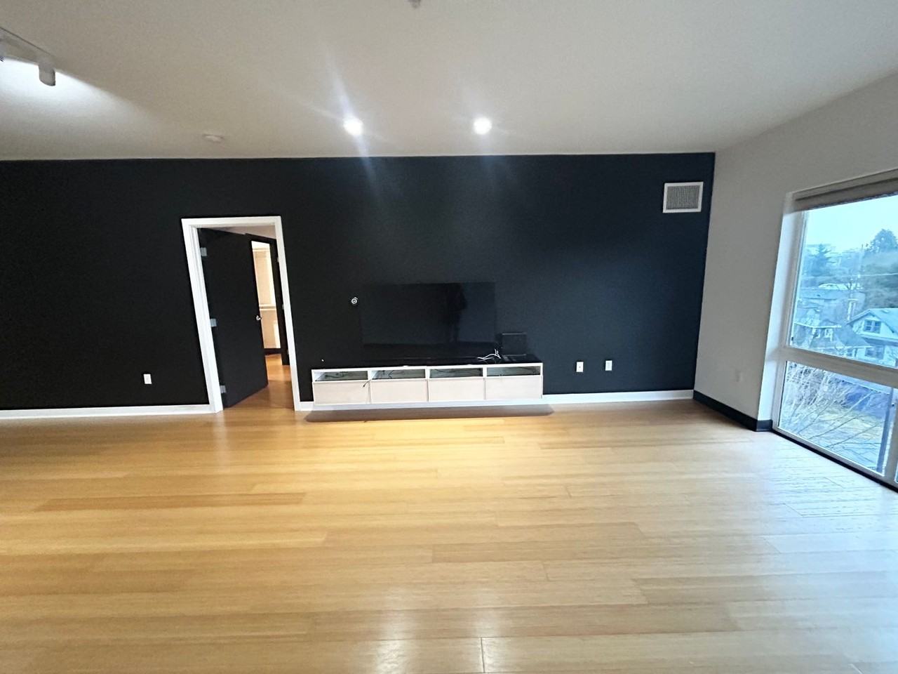 3970 N Interstate Ave #404 - Photo 7 of 29