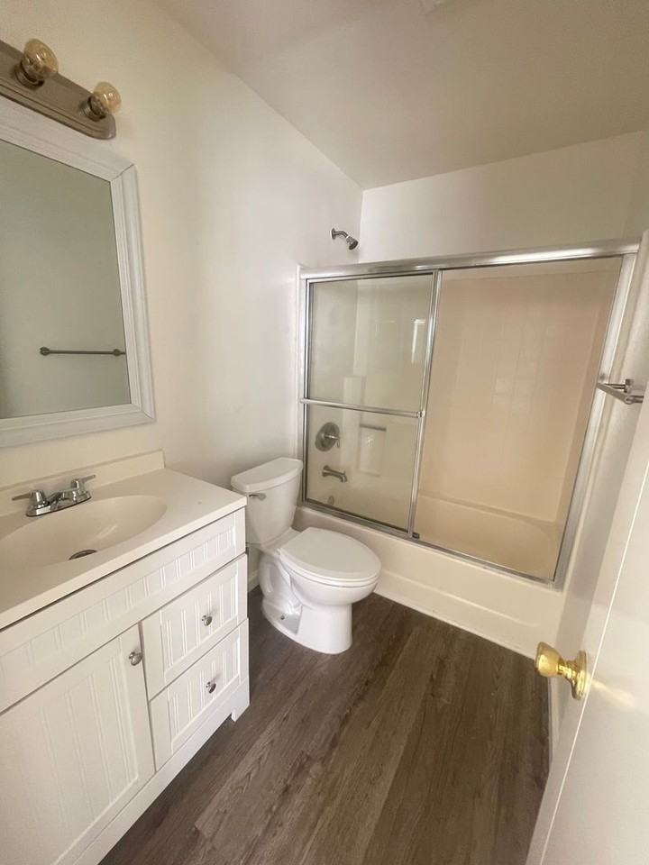 1225 N Broadway #12 - Photo 5 of 13