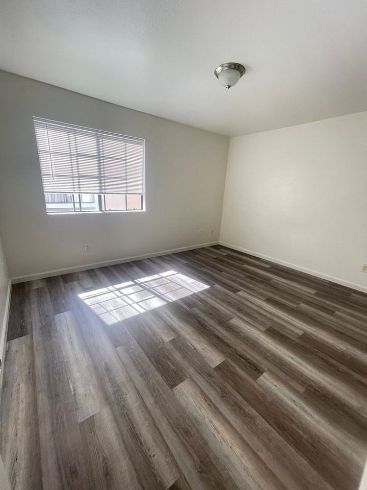 1225 N Broadway #12 - Photo 7 of 13