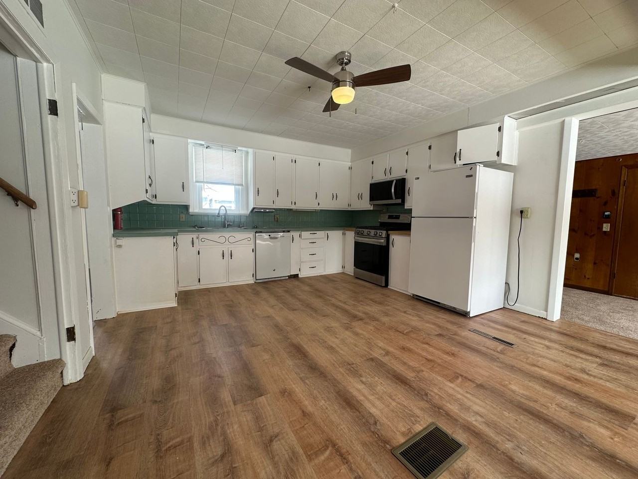 100 Valley View St - Photo 5 of 12