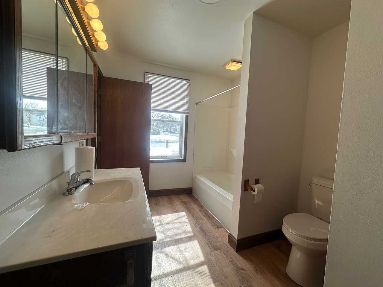 100 Valley View St - Photo 6 of 12