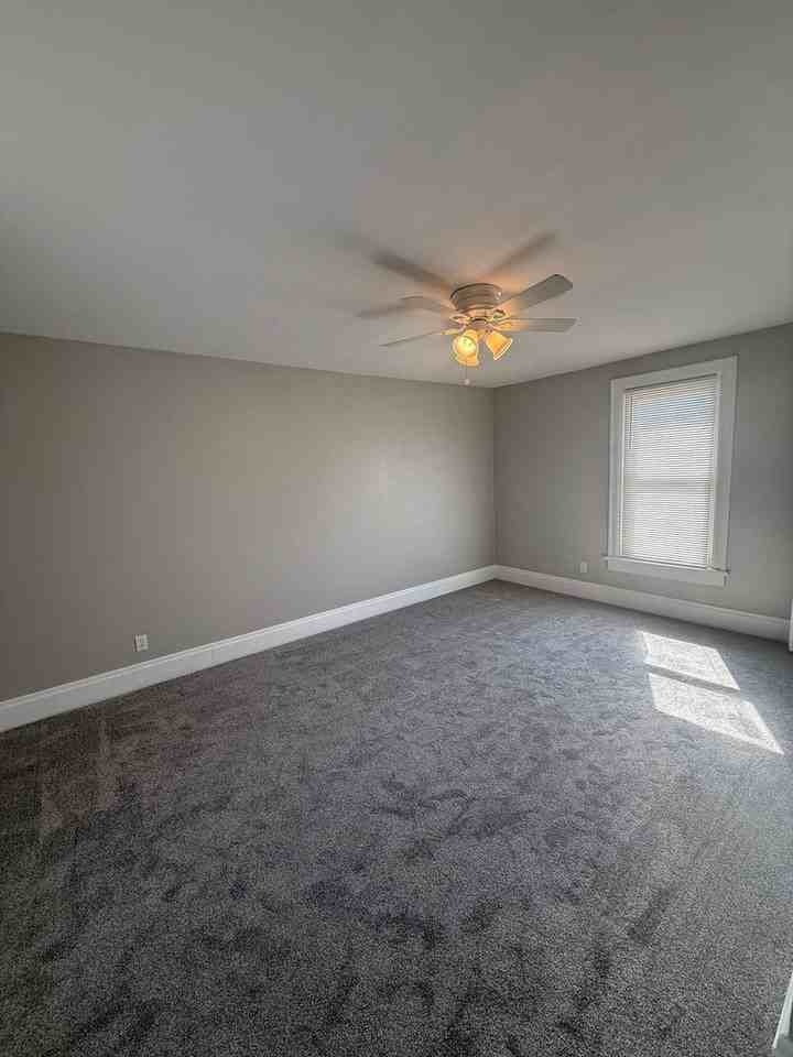 229 E College St - Photo 2 of 26