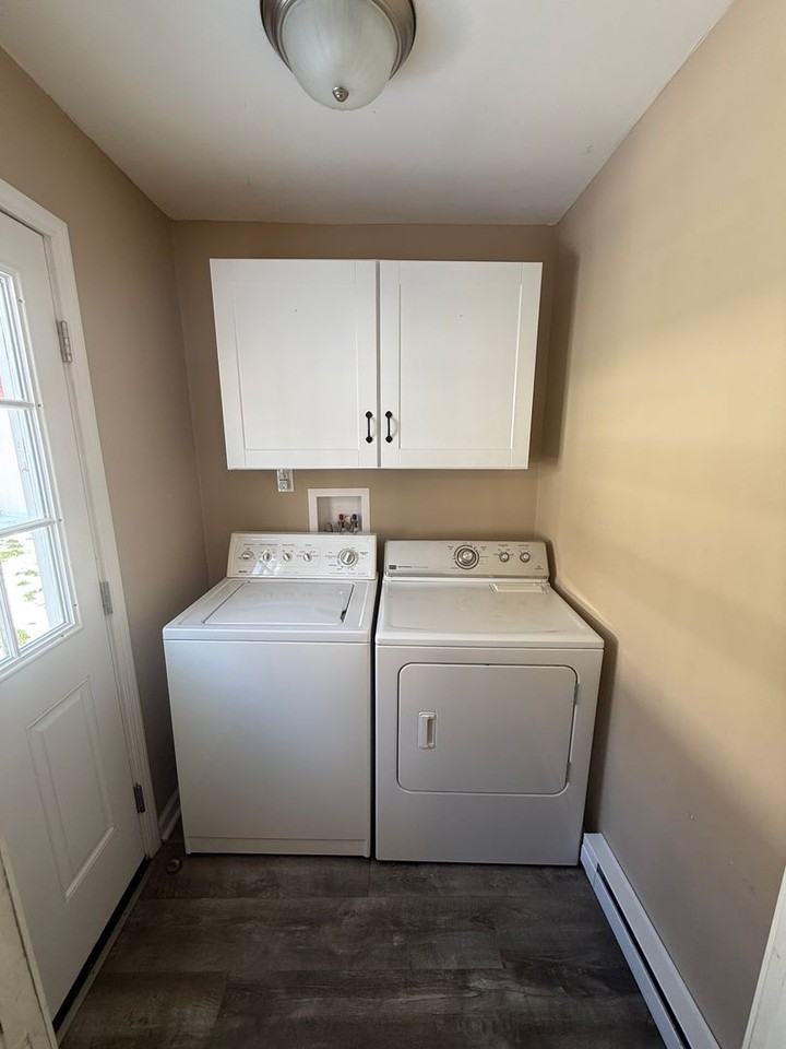 229 E College St - Photo 4 of 26