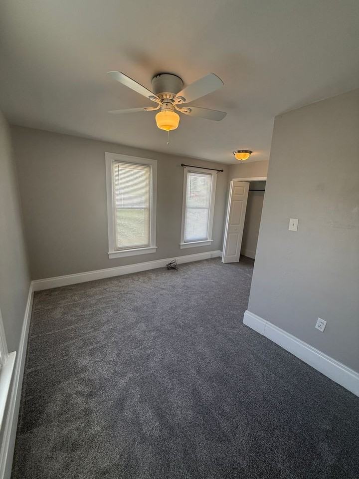 229 E College St - Photo 7 of 26