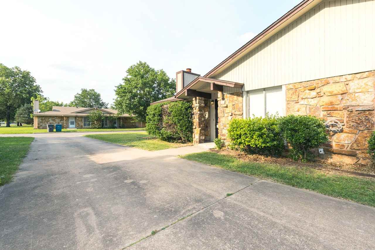 East 33rd Ct Duplex - Photo 2 of 31
