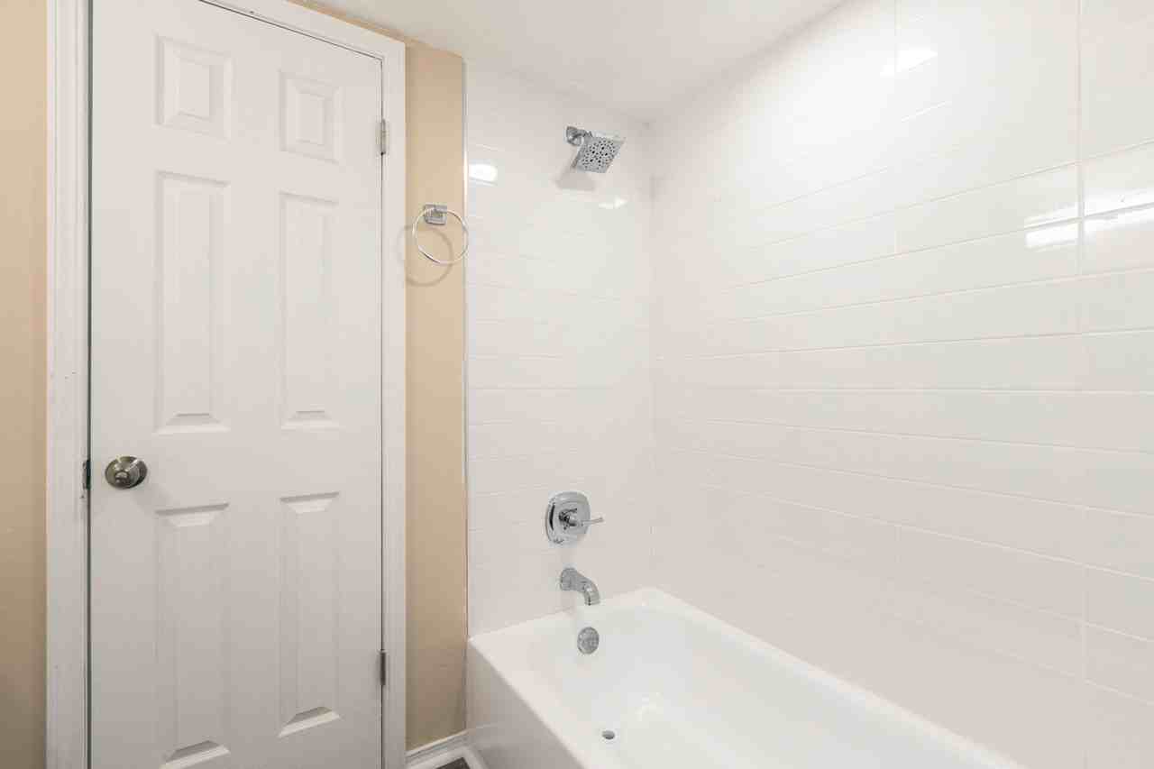 East 33rd Ct Duplex - Photo 6 of 31