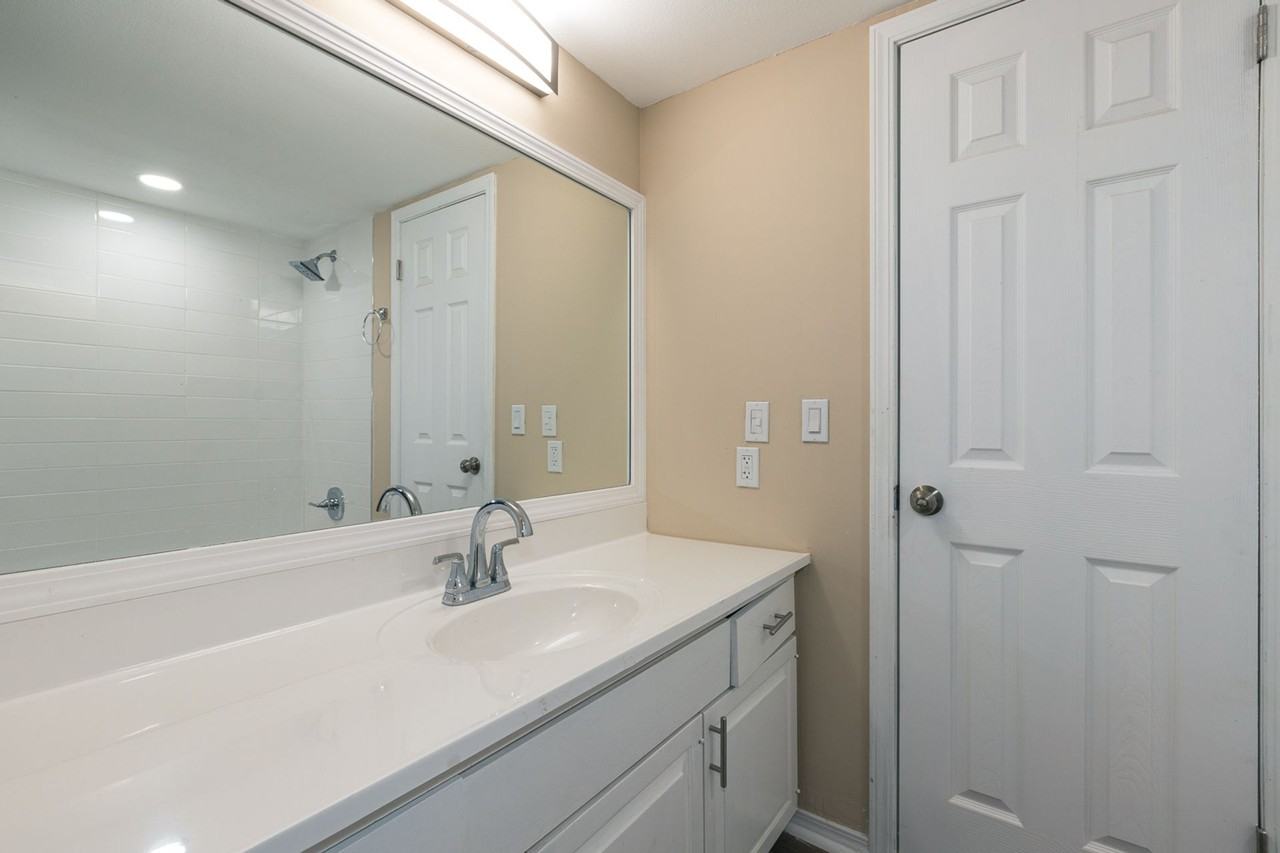 East 33rd Ct Duplex - Photo 7 of 31