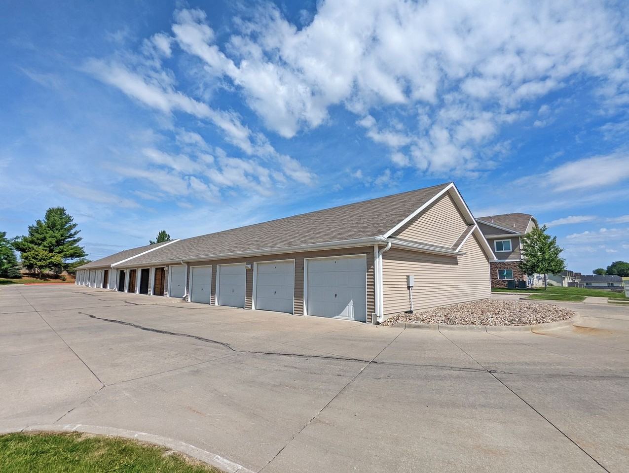 Sunset Terrace - Photo 3 of 40