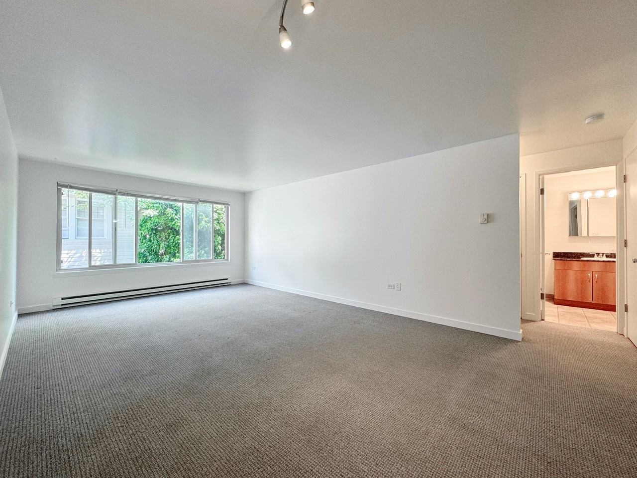 Iliad Apartments - Photo 5 of 6