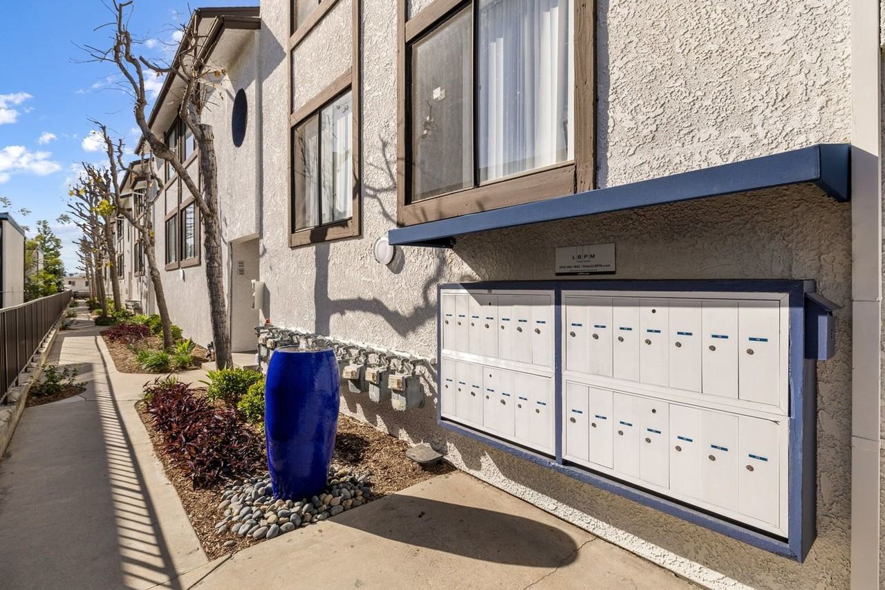 18414 Vincennes Street - Photo 4 of 8