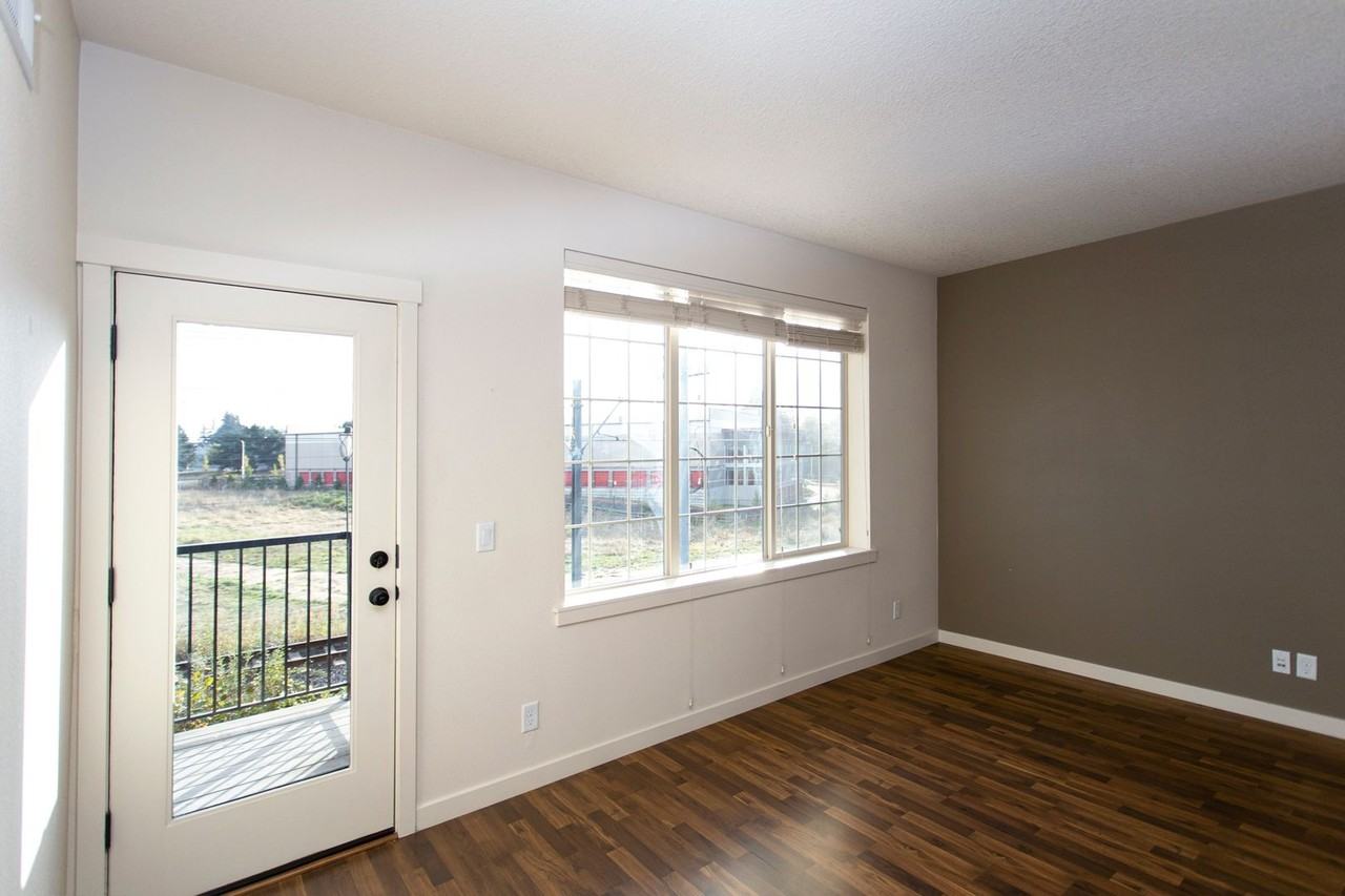 7894 Ne Miriam Way - Photo 3 of 25