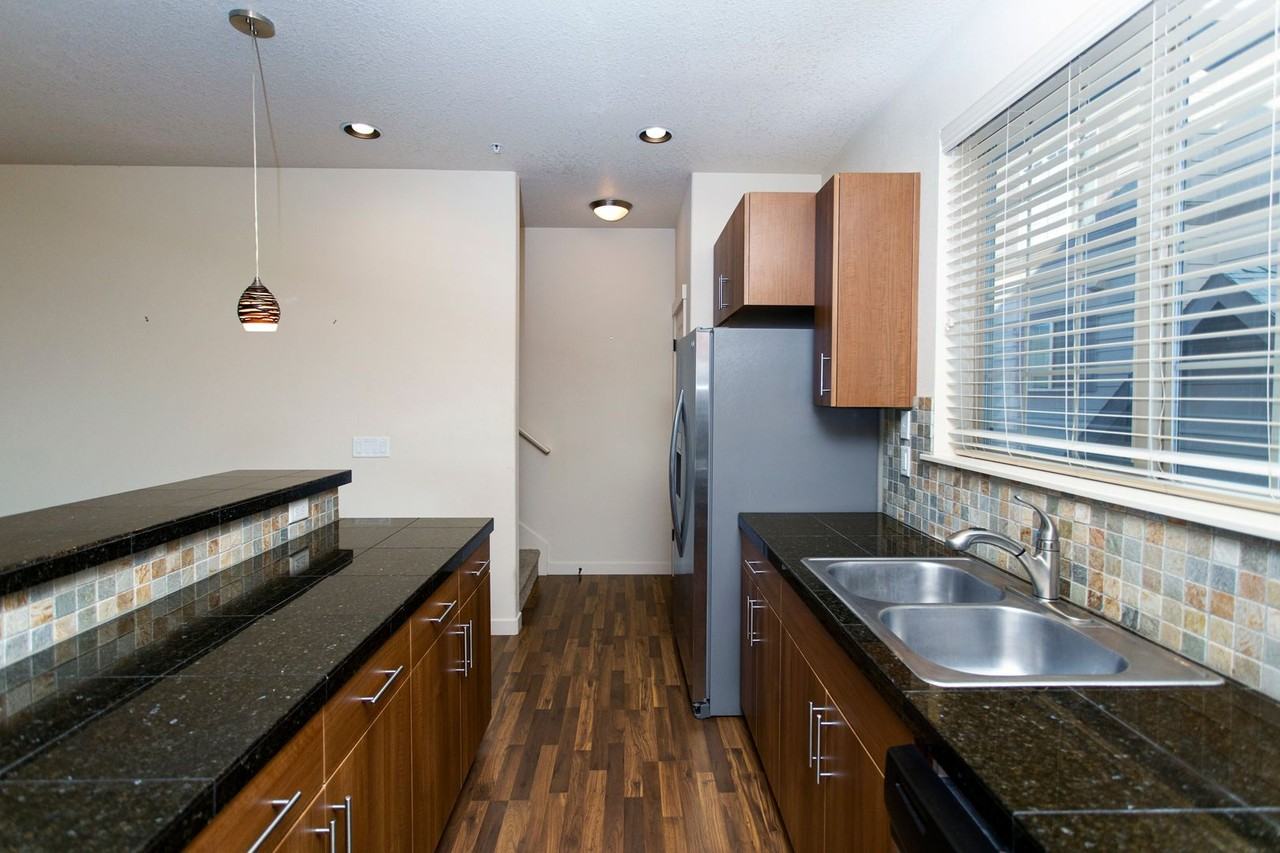 7894 Ne Miriam Way - Photo 4 of 25