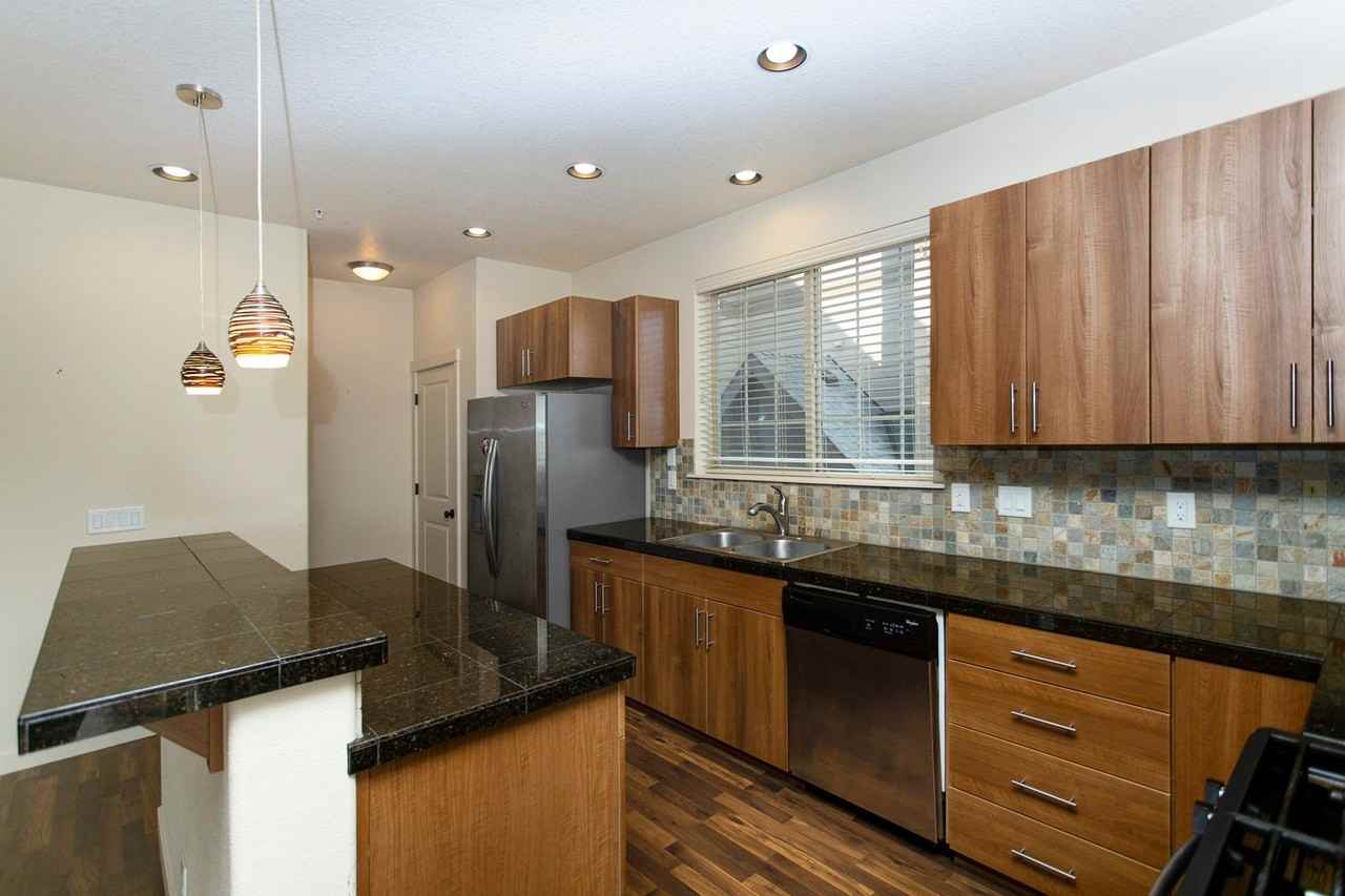 7894 Ne Miriam Way - Photo 5 of 25