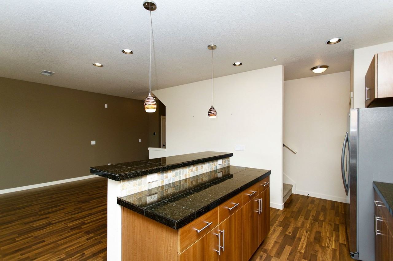 7894 Ne Miriam Way - Photo 6 of 25