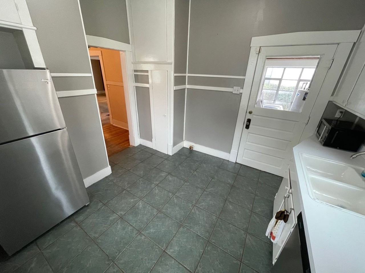 1310 E Strong St - Photo 6 of 16