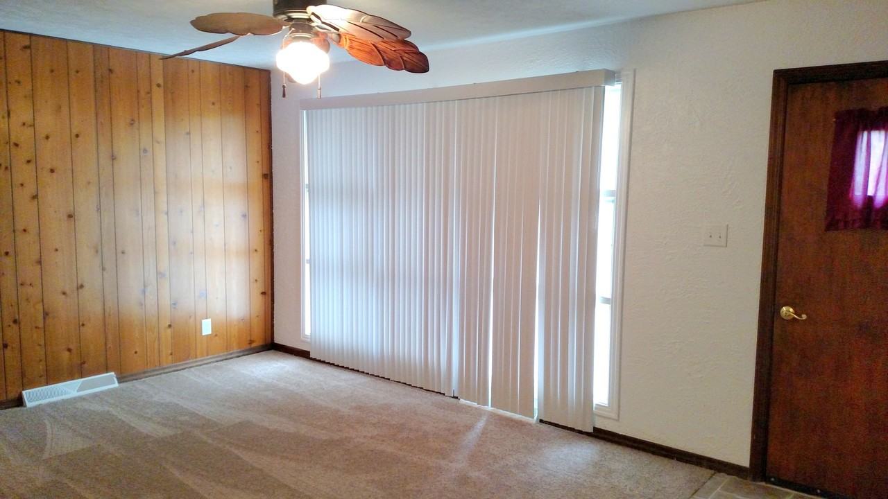 1307 Walnut St - Photo 4 of 15