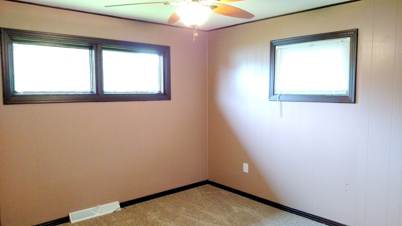 1307 Walnut St - Photo 6 of 15