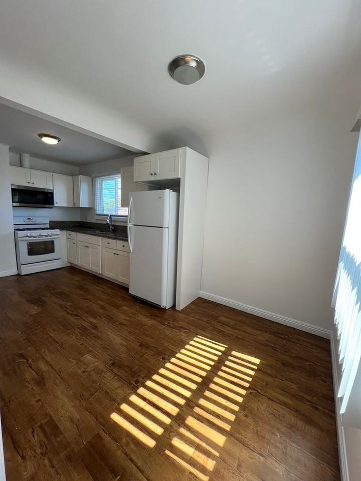 4172 S Hobart Blvd - Photo 2 of 15