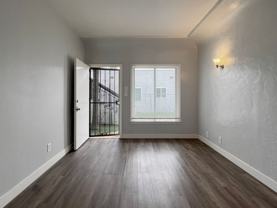 LB1924 - Photo 1 of 1