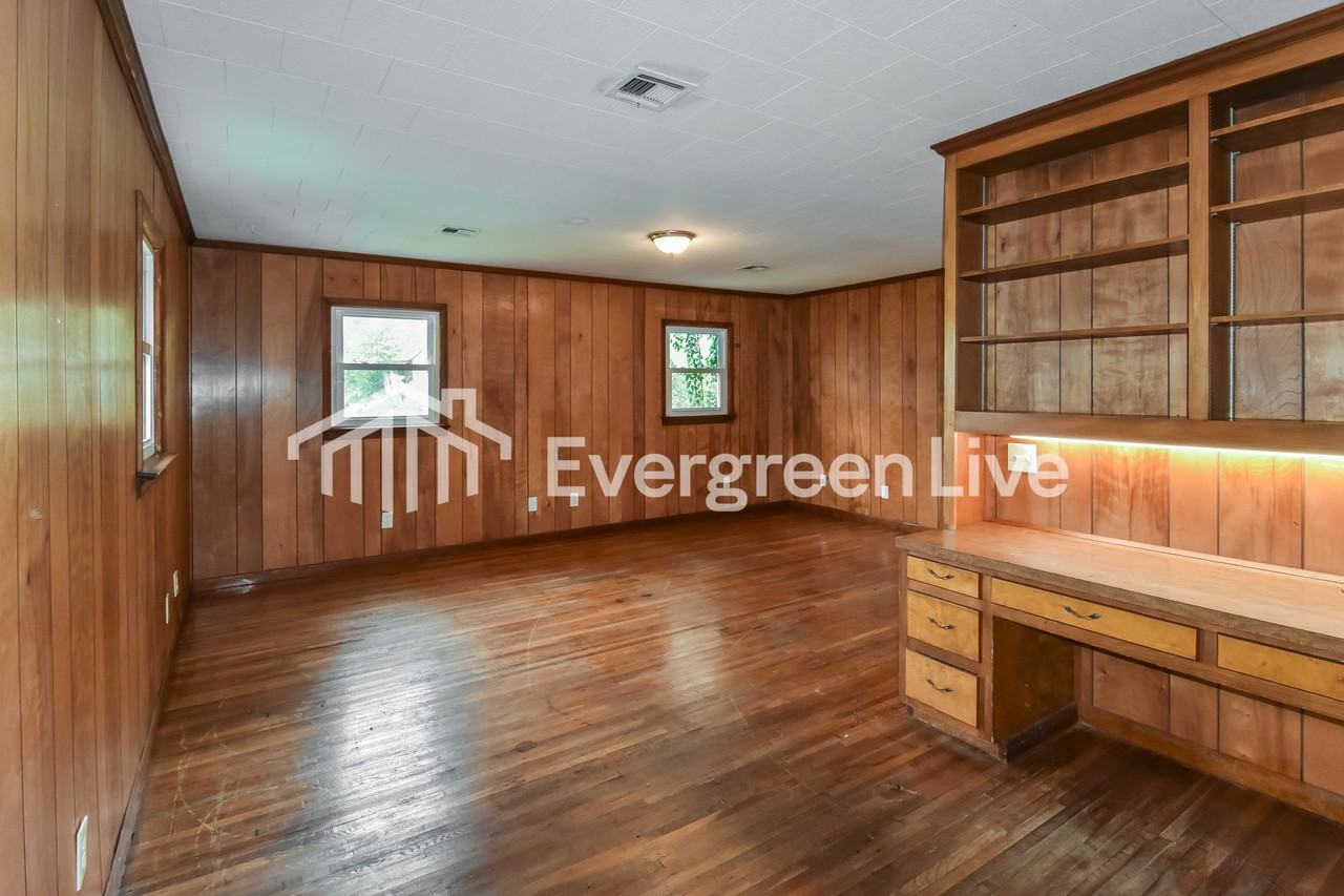 3678 Windemere Dr - Photo 3 of 15