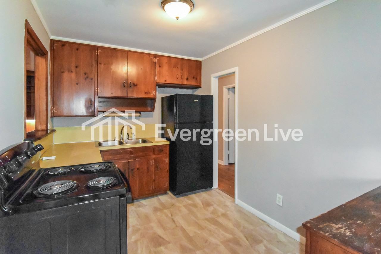 3678 Windemere Dr - Photo 4 of 15